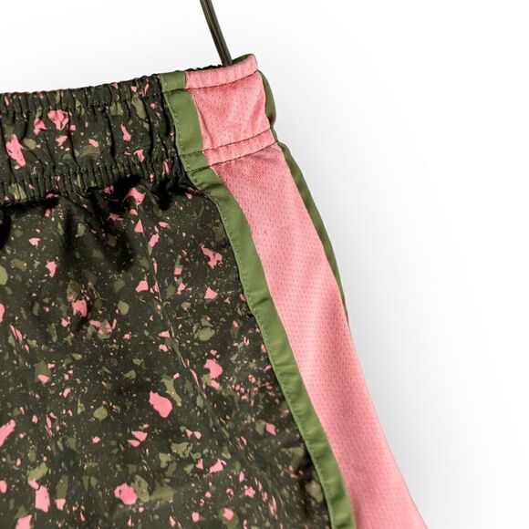 Nike Dri Fit Paint Splatter/Camo Look Tempo Shorts Women Pink Green - Picture 4 of 9
